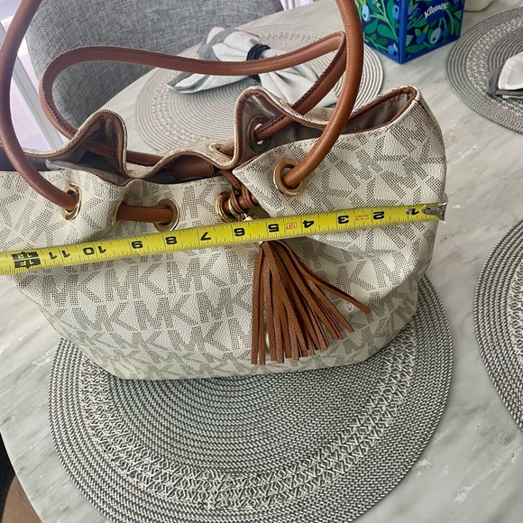 Authentic Michael Kors summer bag - Picture 6 of 6